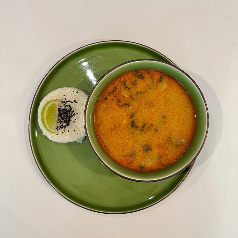 Д Том ям с курицей
